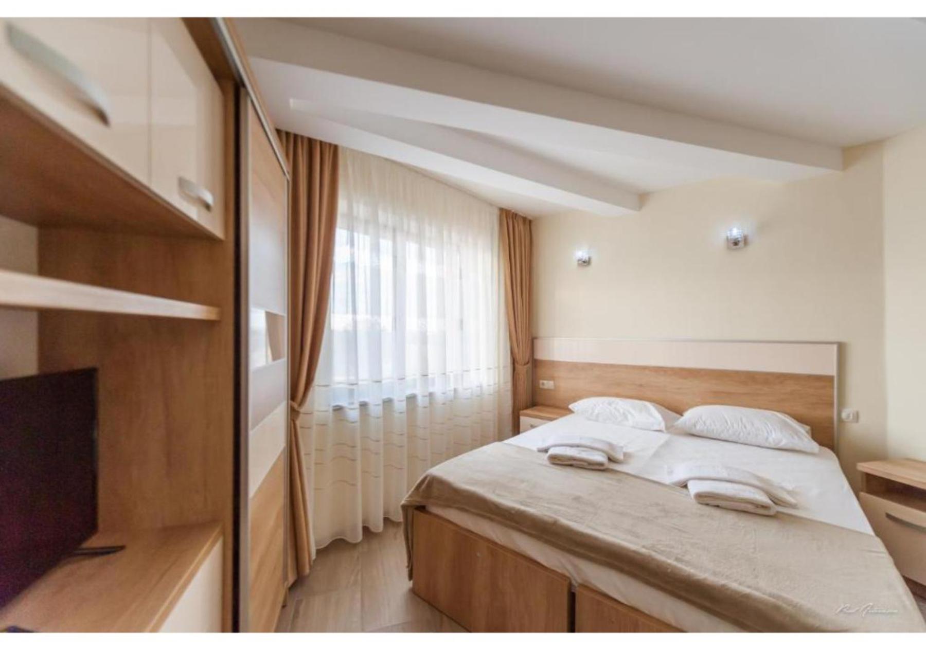 Luxury Apartment *